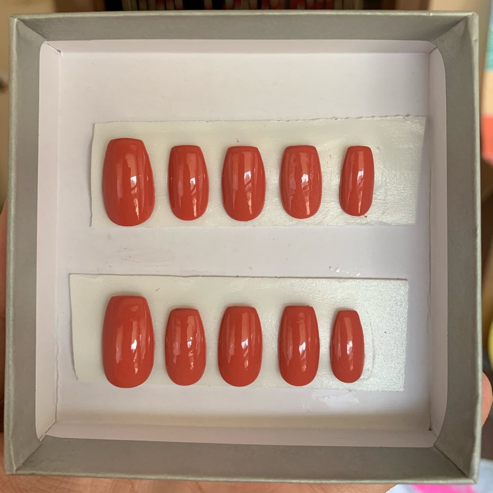 Press on nails